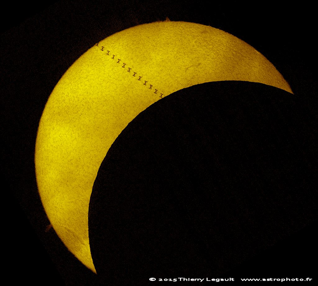 http://www.astrophoto.fr/eclipse-iss-20150320.jpg