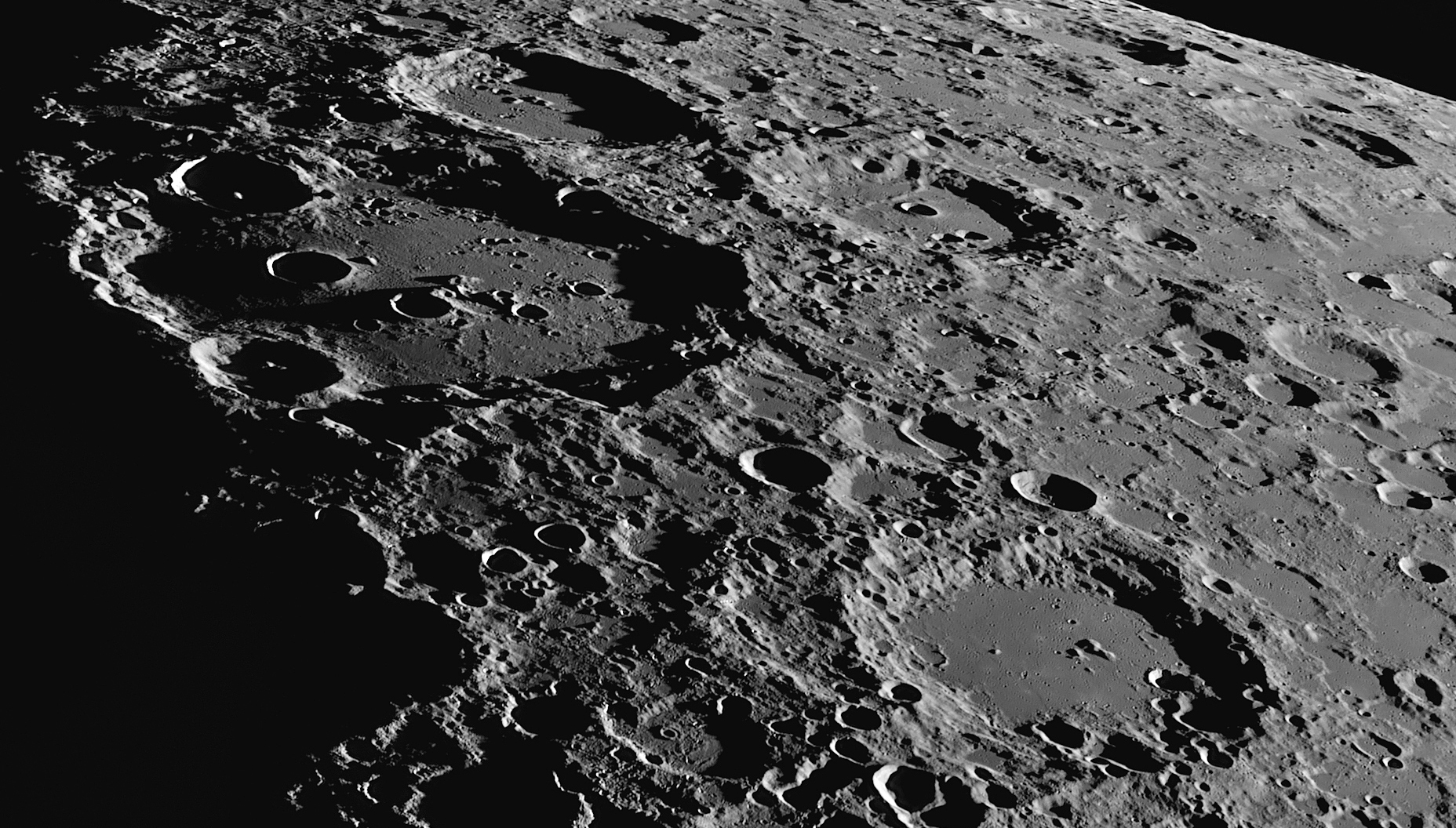 l160826-100-crop-clavius.jpg