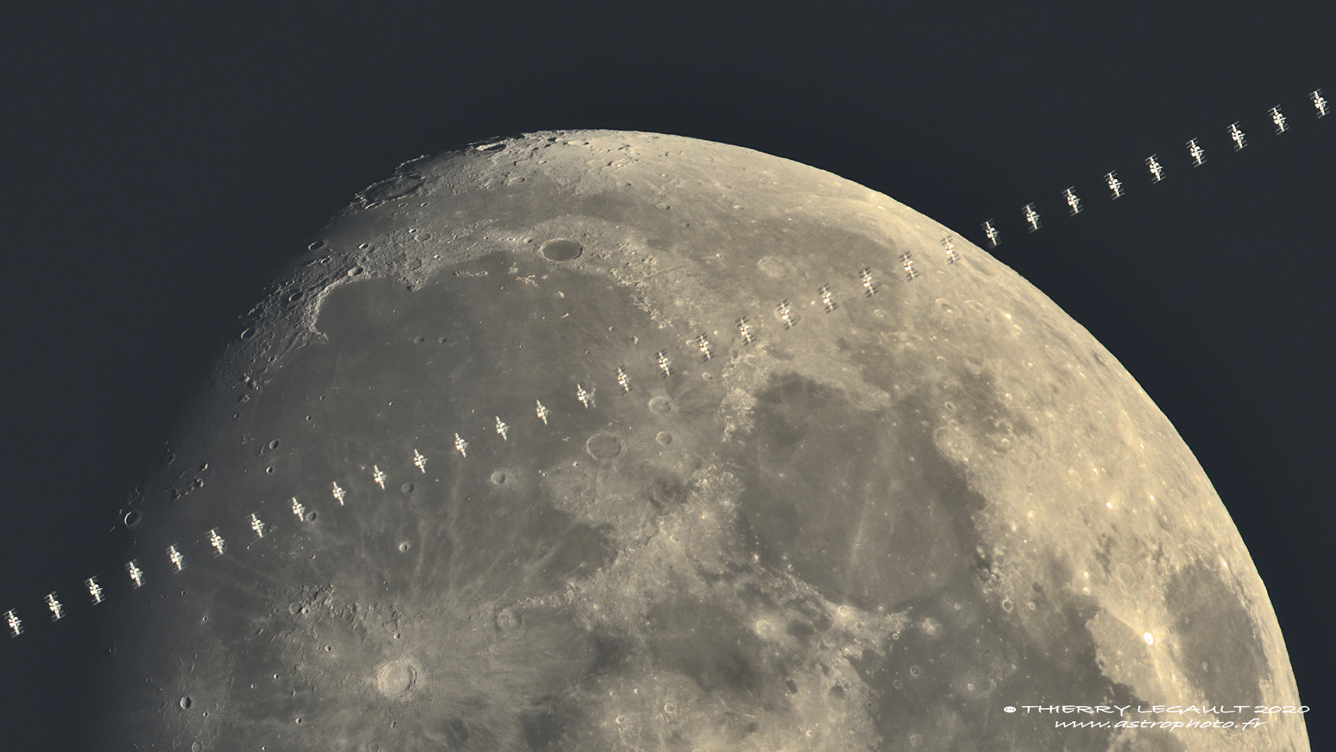 transit_iss_moon_20200404_fsq_asi_crop.j